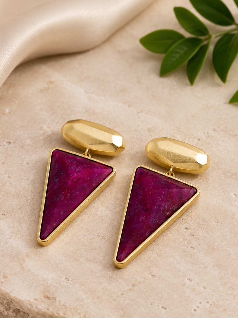 Kendra Scott Vivian Gold Drop Earrings In Raspberry Labradorite - Picture 4 of 6